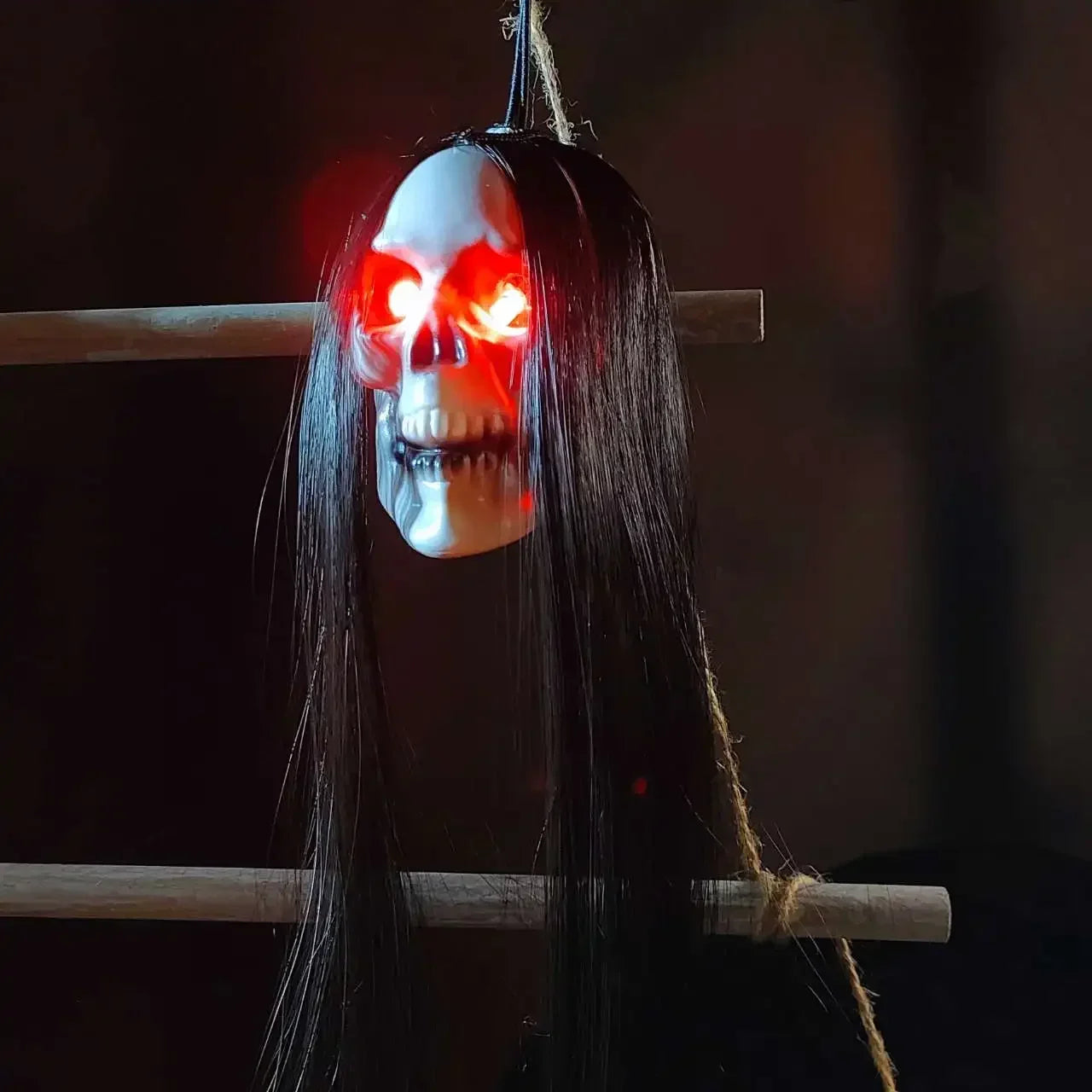 Colgante de esqueleto de fantasma de pelo largo para Halloween, barra de terror emisora de luz LED, decoración de Casa Encantada, suministros para fiestas, 1 ud.